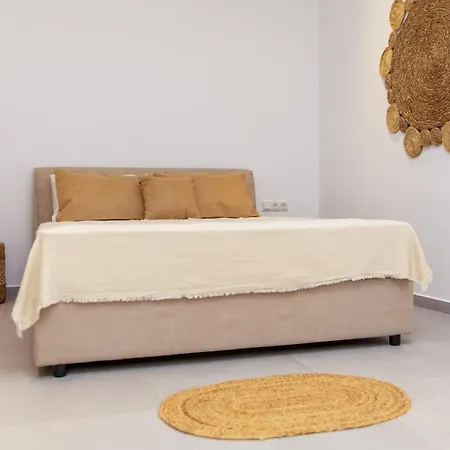 Апартаменты Naxos Almyra *